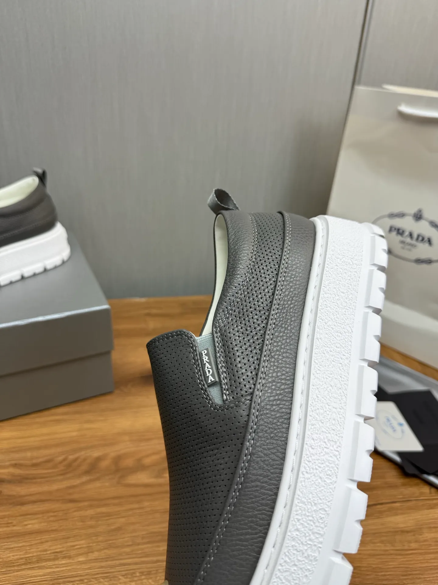 Men's shoes 💰580💰 [PRADA] Men's shoes are popular in the counter, official website is synchronized, 1 high-quality shipment ✔️Imported cowhide punching + cowhide lining, 1🆚1 replica, original sole, 38-45 (45 customized, non-refundable)